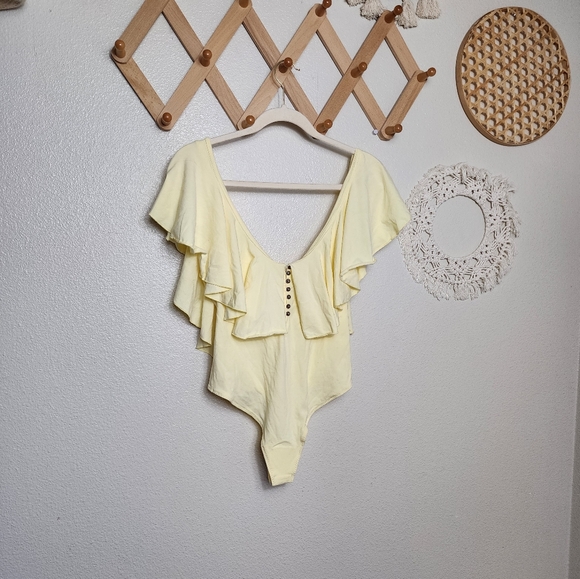 Free People Intimately Matilda Ruffle Bodysuit In Pale Yellow NWOT Size Medium - Picture 2 of 10